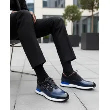 paire de sneakers Berluti en cuir-bleu marine.